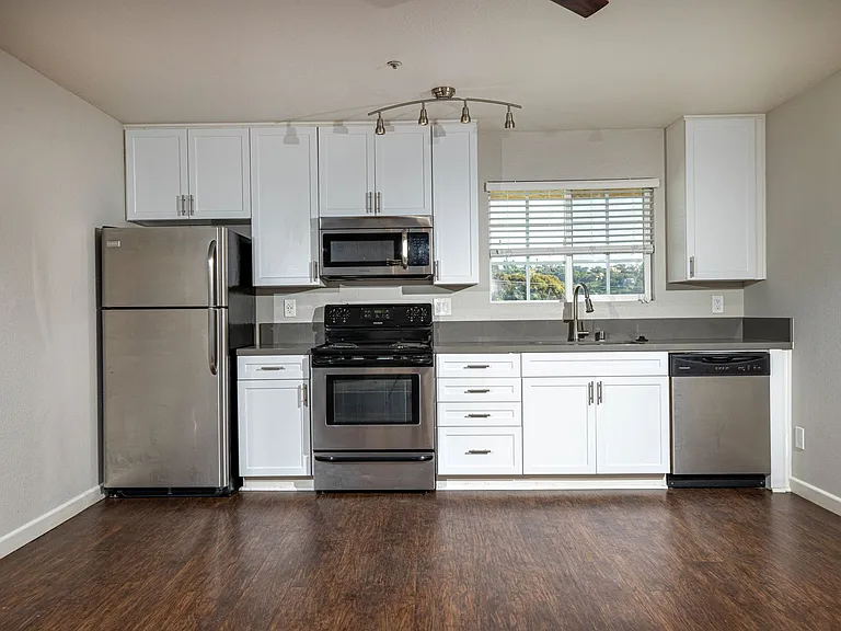 5763 Riley Street — Photo 6