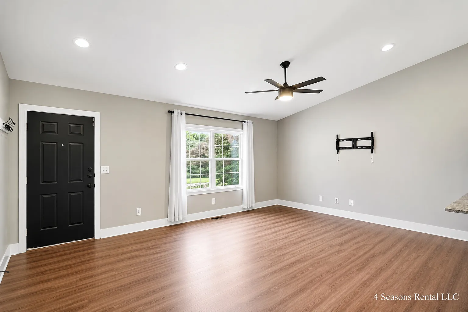 9575 Deer Track Rd — Photo 3