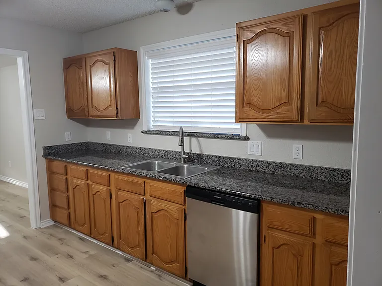 2697 Poplar Dr — Photo 6