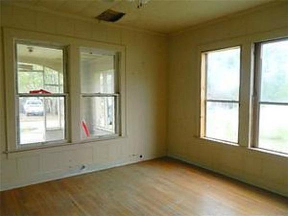 4th image of 1808 Sayle St
