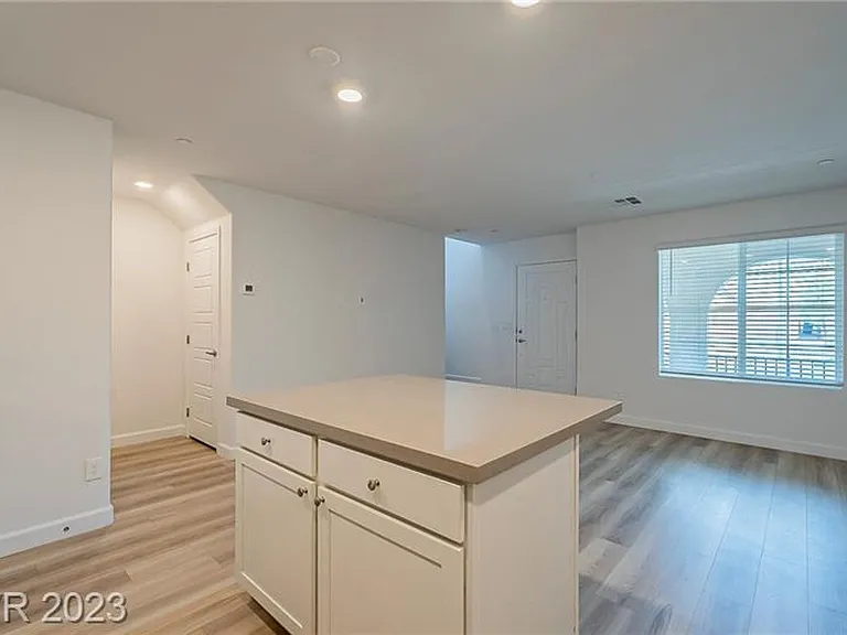689 Omaggio Pl — Photo 10