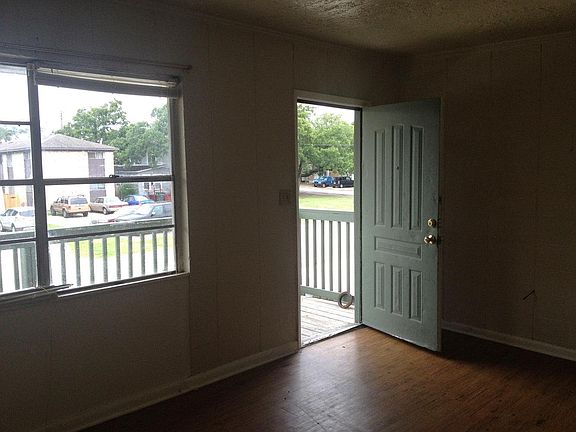 4th image of 4405 Aspen St APT A