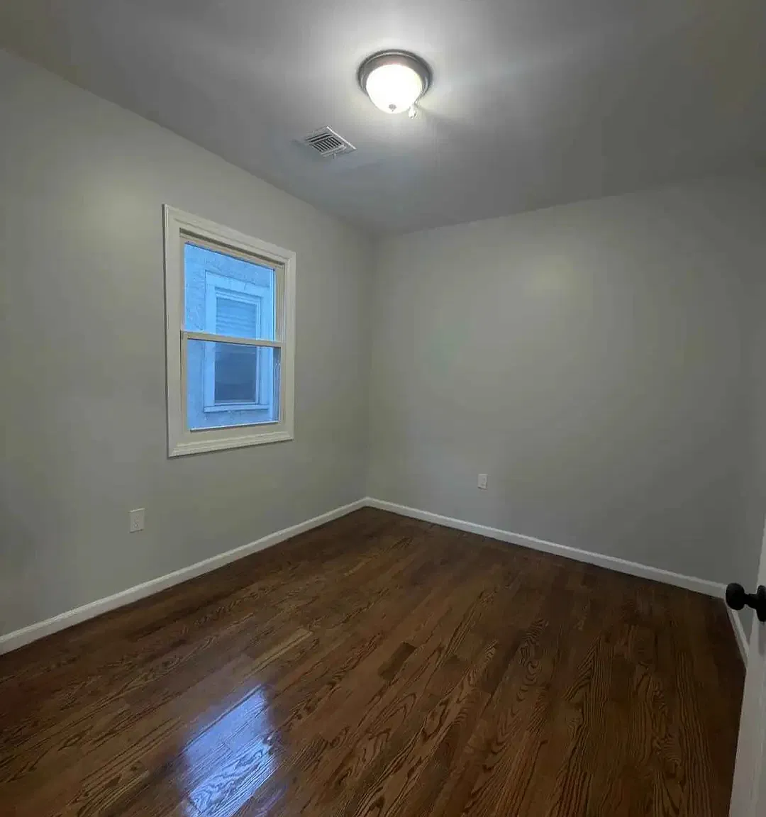 3 bed, 9999 sqft, $2,000 — Photo 4