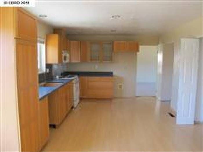2nd image of 136 Poplar Ct