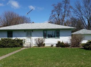 1320 River St, Three Rivers, MI 49093