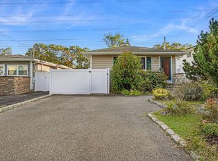 416 Fir Grove Rd, Lake Ronkonkoma, NY 11779