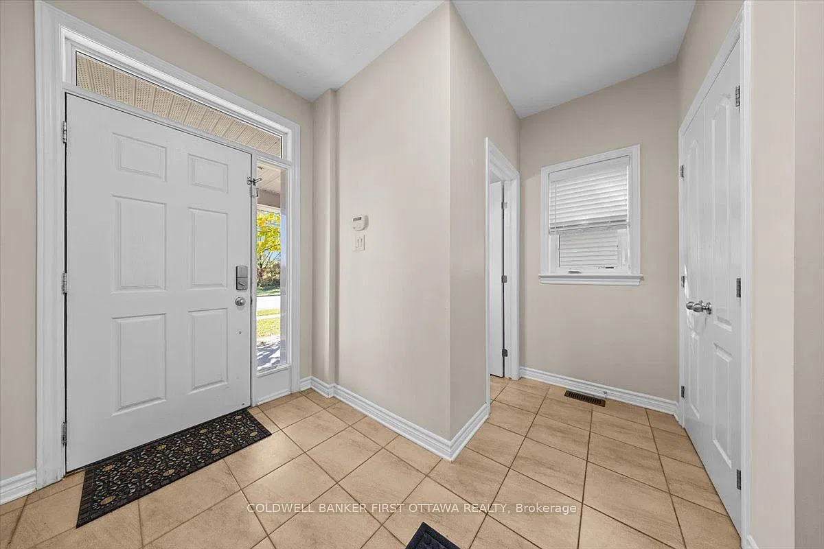 4 bed, $3,300 — Photo 2