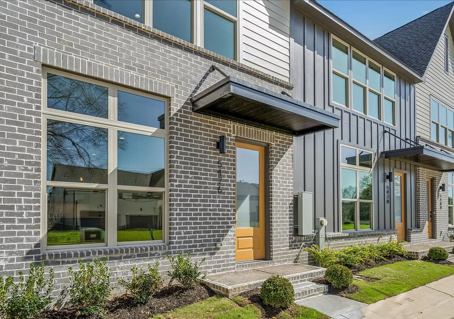 Brand New Luxury Townhome — Photo 2