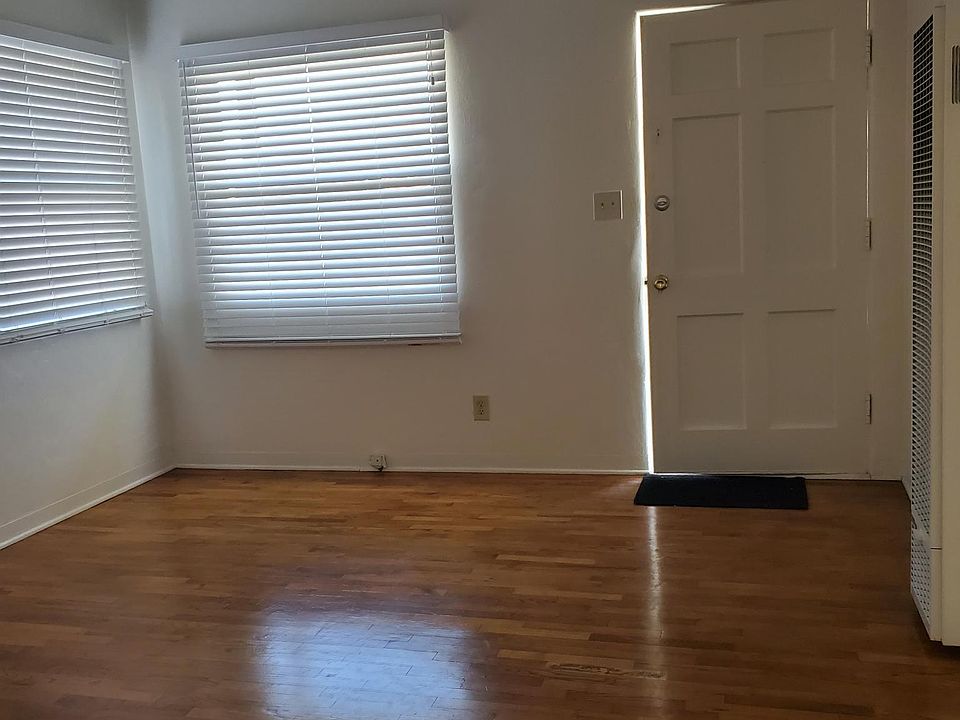 1st image of 3712 Ingraham St