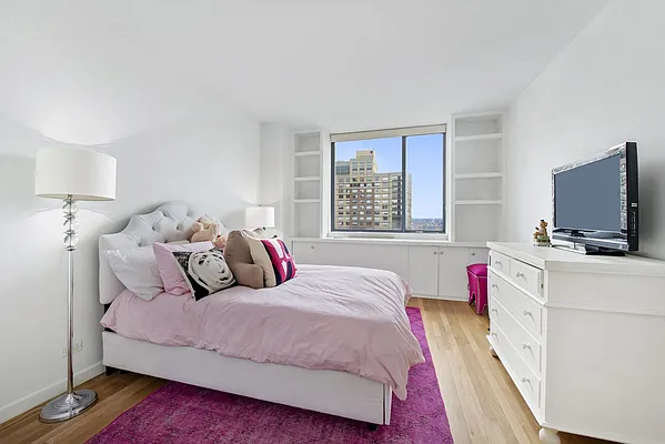 Sold by Compass | media 20