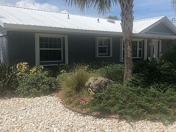 3rd image of 611 N Daytona Ave