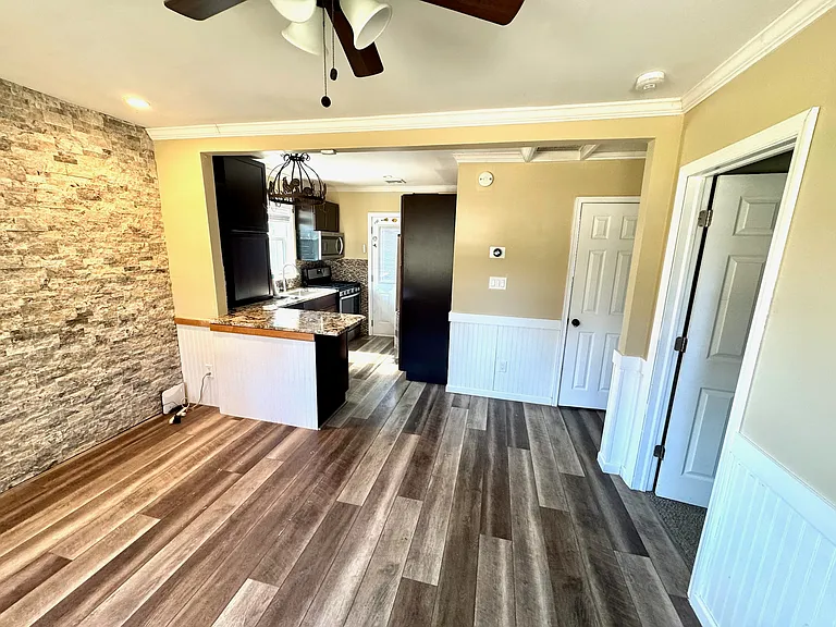 Sheridan Dr — Photo 5