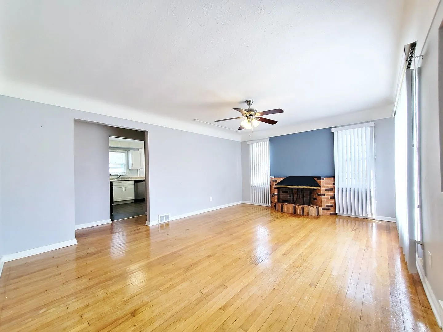 3 Bed - 1.5 Bath Cape Cod for Rent! — Photo 2
