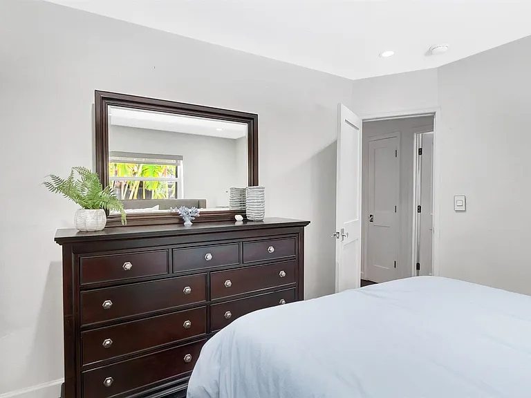 855 Berkeley St — Photo 22