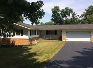 4881 Ledge Ln, Williamsville, NY 14221
