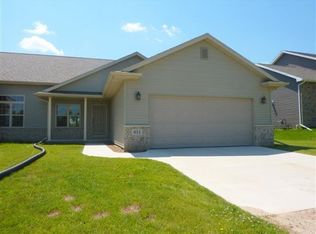 611 Creekview Ln, Appleton, WI 54915