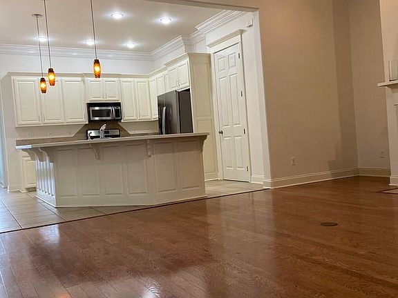 3rd image of 202 W Brentwood Blvd Unit 3