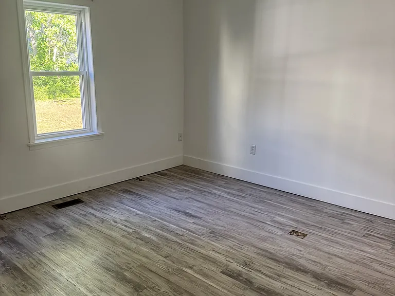 205 E East St — Photo 8