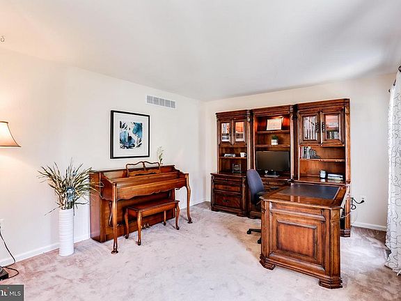 3rd image of 2086 Hammond Ave