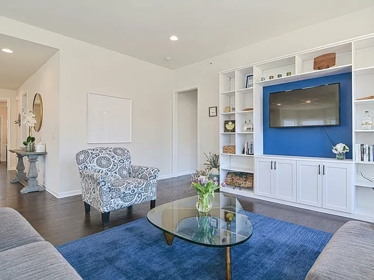 17 Walnut Way — Photo 4