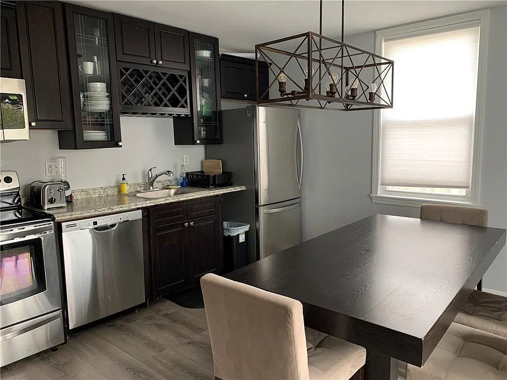 3 bed, 1170 sqft, $2,400 — Photo 3