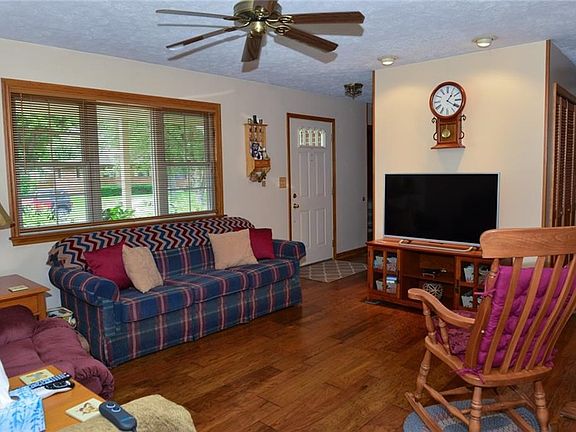3rd image of 1697 Arapaho Dr