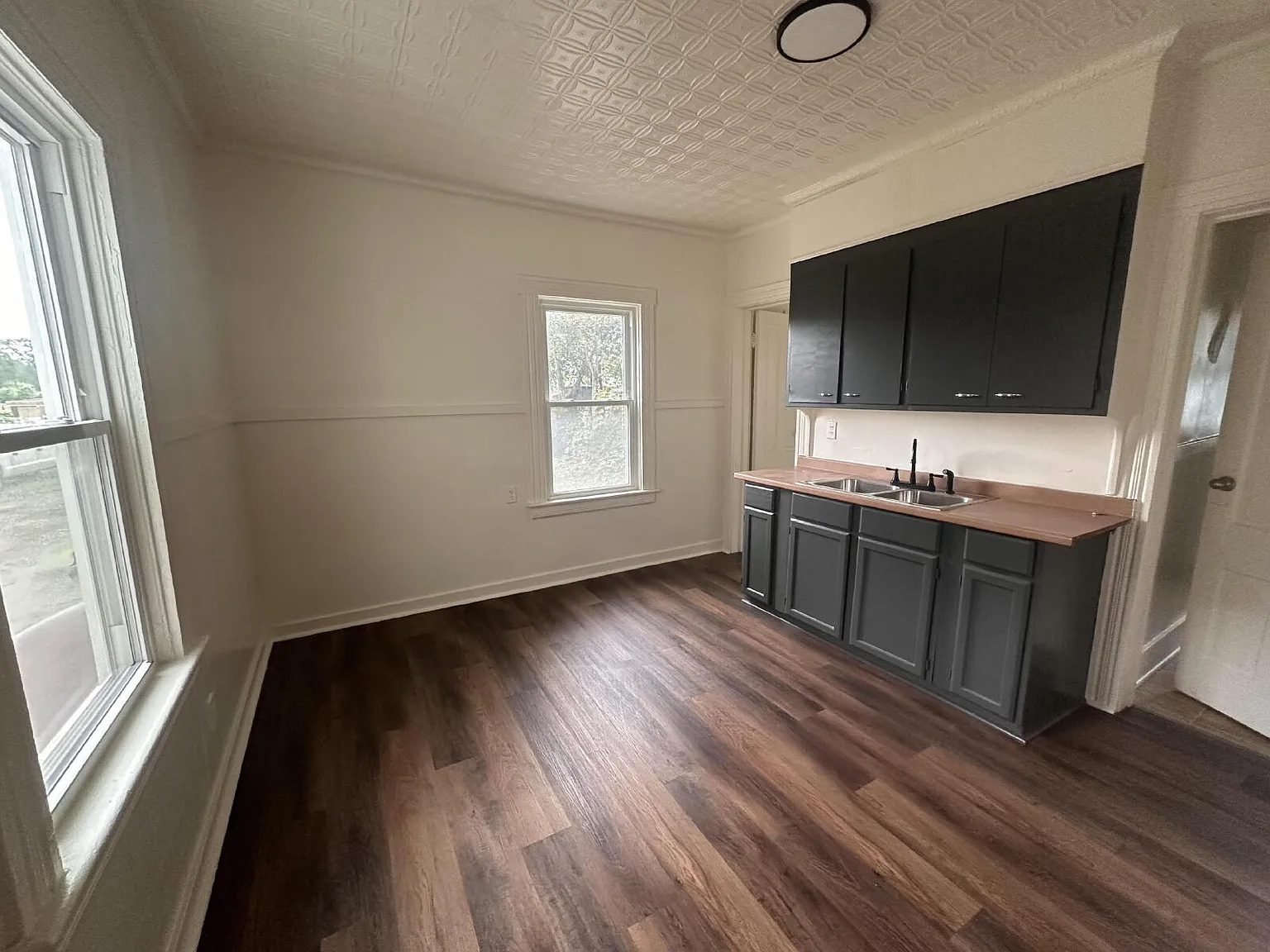 2 bed, 1.0 bath, $1,150 — Photo 2