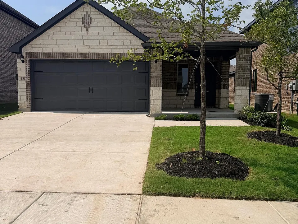 1307 Crookpost Dr