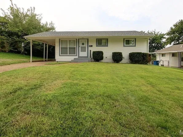 108 Perthshire Rd, Saint Louis, MO 63137