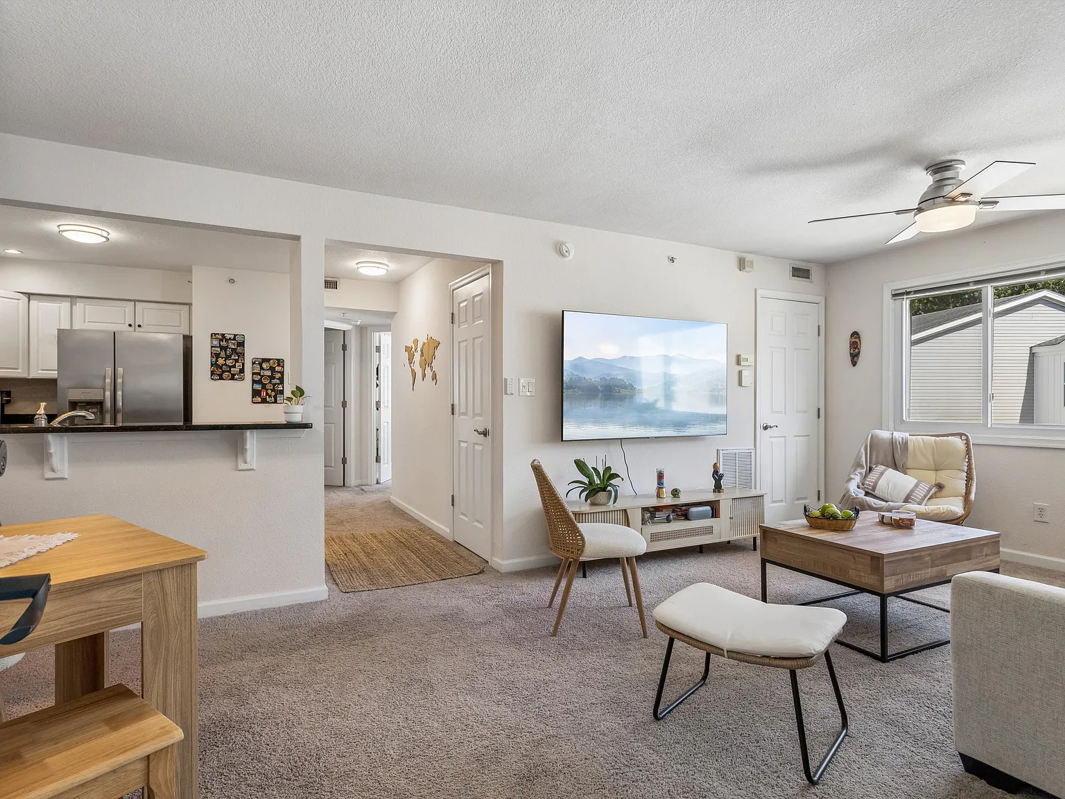 2 bed, 945 sqft, $2,200 — Photo 1
