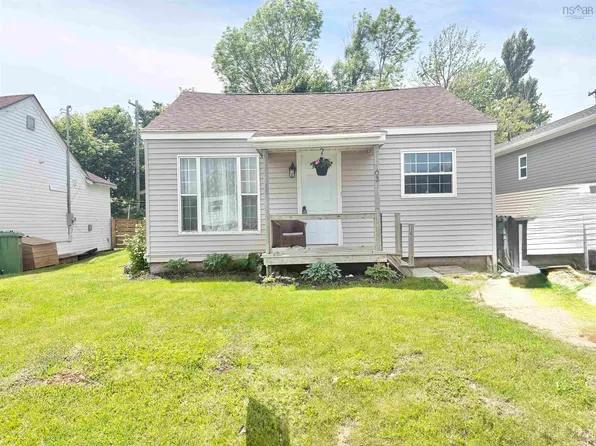 103 Cedar St, Pictou, NS B0K 1X0