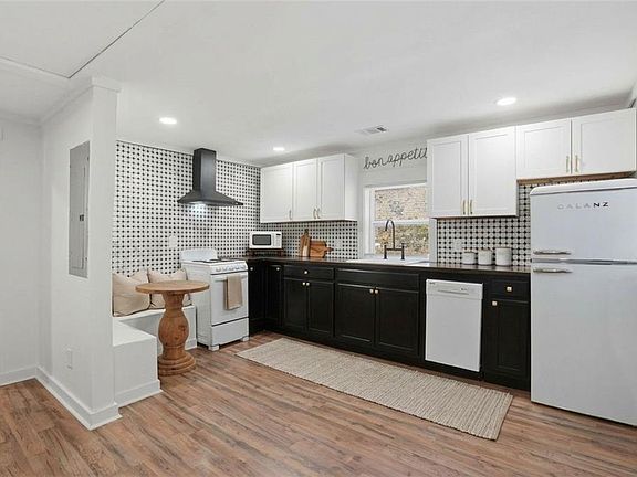 4th image of 5637 Owens Dr