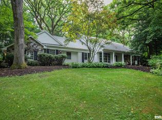 8 Briarwood Chase, Bettendorf, IA 52722