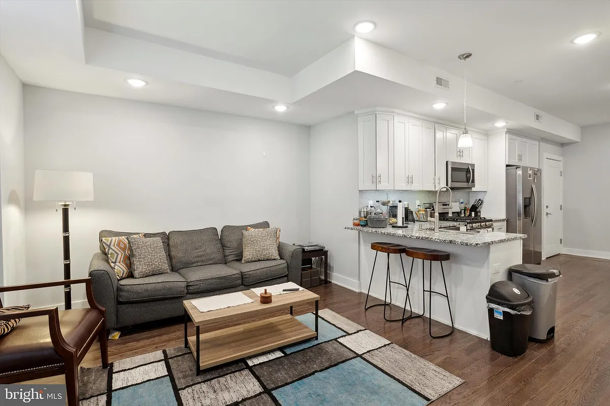 Building Photo - 818 N 16th St #3F