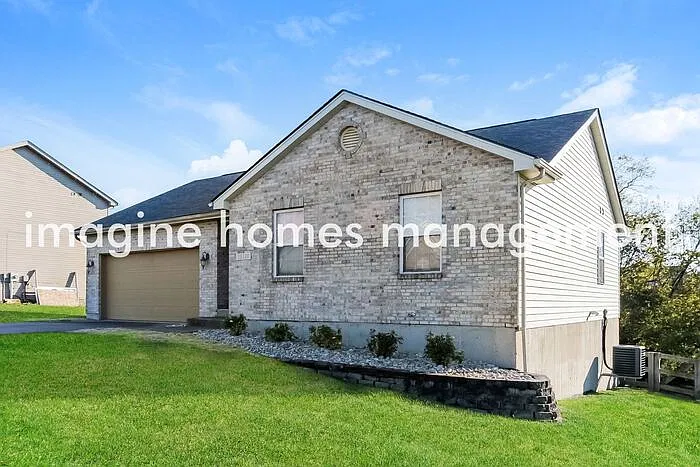 3 bed, 2.0 bath, 1332 sqft, $2,195 — Photo 2