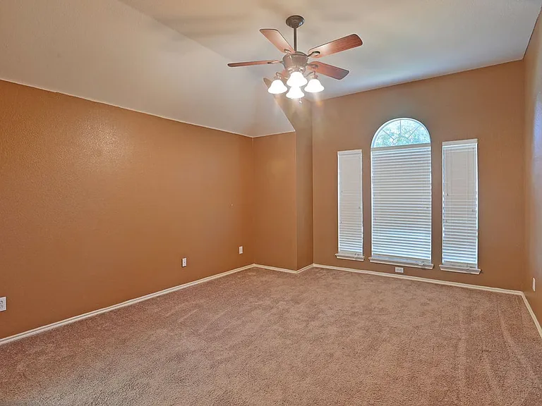 1073 Red Hawk Dr — Photo 15