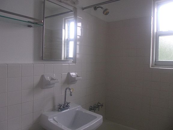 5th image of 263-08 73rd Ave