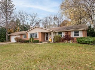 8124 N Greenview Ct, Brown Deer, WI 53223