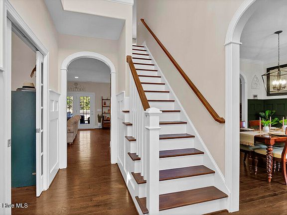 4th image of 501 Julia Drive