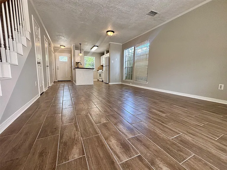 2030 Plantation Dr #B1 — Photo 5