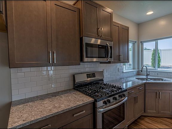2488 E. Windrose Street - Main Level - Kitchen