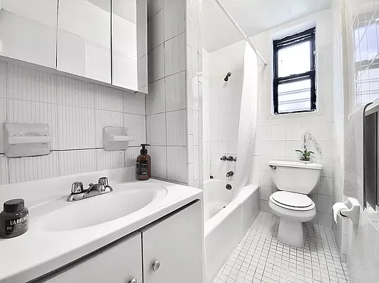 Rented by Vector New York, LLC | media 9