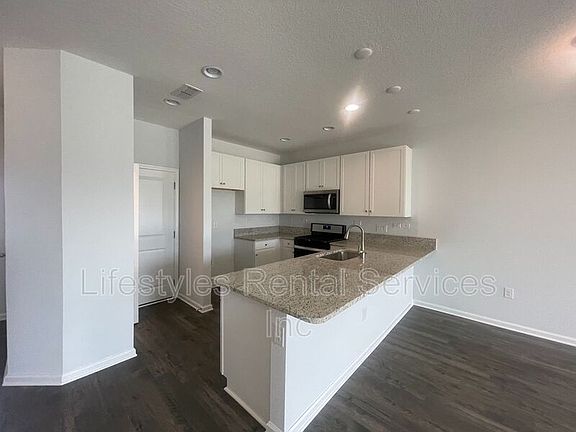 5th image of 34 Pinebury Ln
