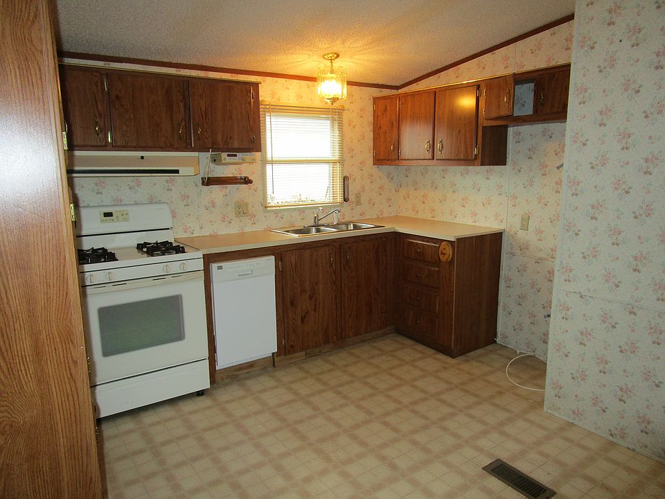 1st image of 140 Kentucky Dr