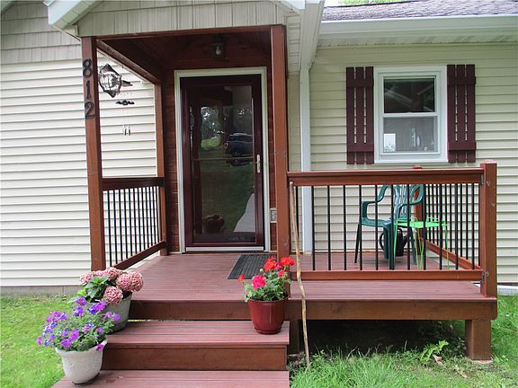 3rd image of 812 N Knapmiller Road