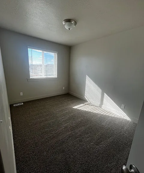 2625 E 600 N — Photo 7