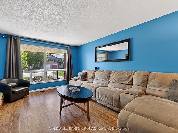 5th image of 132 Queen St
