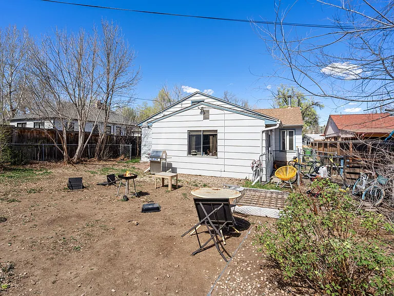 821 W Mulberry St — Photo 38
