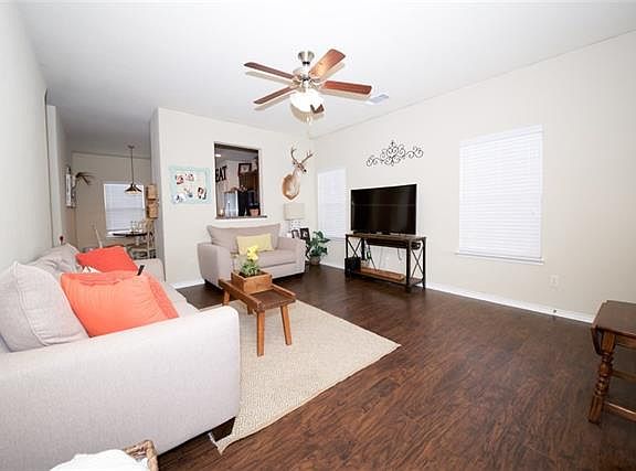 5th image of 1208 Silver Maple Ln