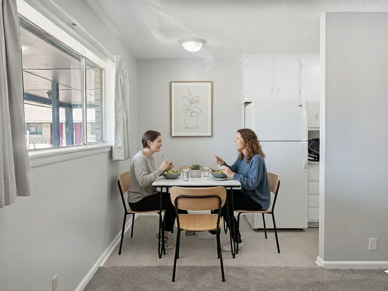 DeVille Apartments — Photo 24